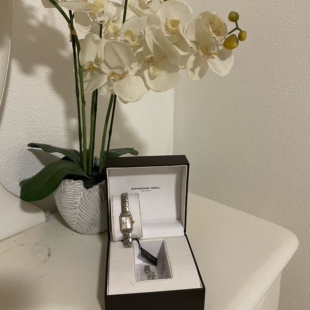Women  Raymond Weil Geneva Watch